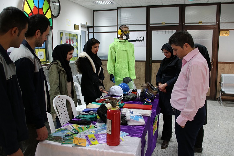 برگزاری نمایشگاه HSE(بهداشت ،ایمنی ، محیط زیست) در دانشکده بهداشت برگزار گردید.